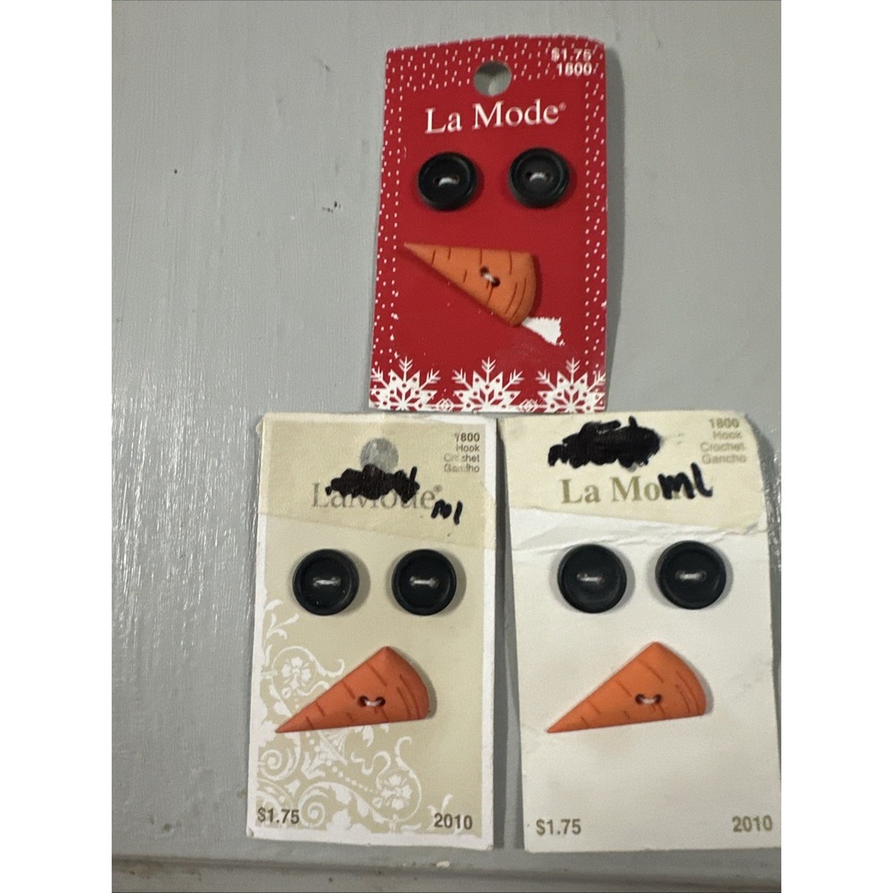 La Mode Lot Of 3 Frosty the Snowman Face Buttons 2 Eyes & Carrot Nose